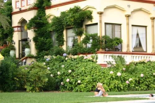 Hotel Hostal Del Sol Сан Фелиу де Гиксолс Екстериор снимка