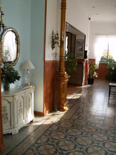 Hotel Hostal Del Sol Сан Фелиу де Гиксолс Екстериор снимка