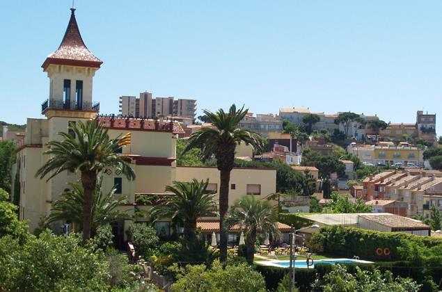 Hotel Hostal Del Sol Сан Фелиу де Гиксолс Екстериор снимка
