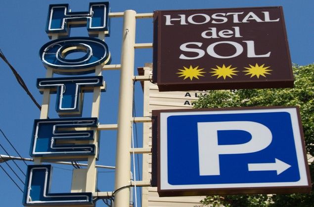 Hotel Hostal Del Sol Сан Фелиу де Гиксолс Екстериор снимка