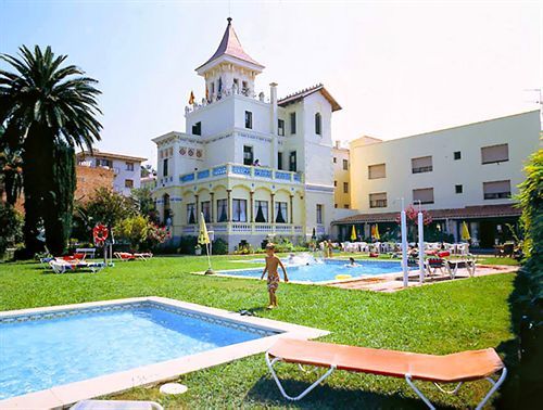 Hotel Hostal Del Sol Сан Фелиу де Гиксолс Екстериор снимка