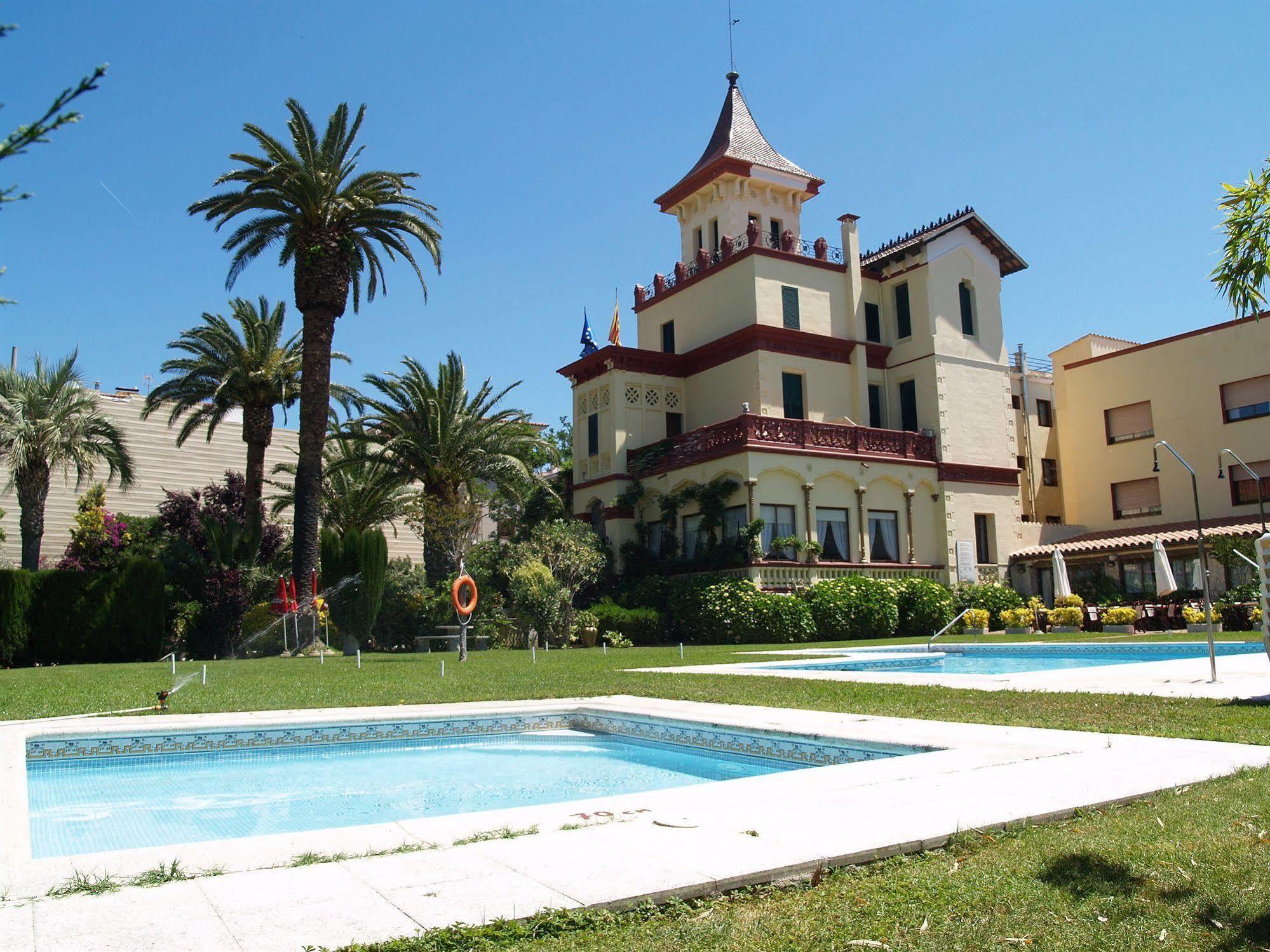 Hotel Hostal Del Sol Сан Фелиу де Гиксолс Екстериор снимка