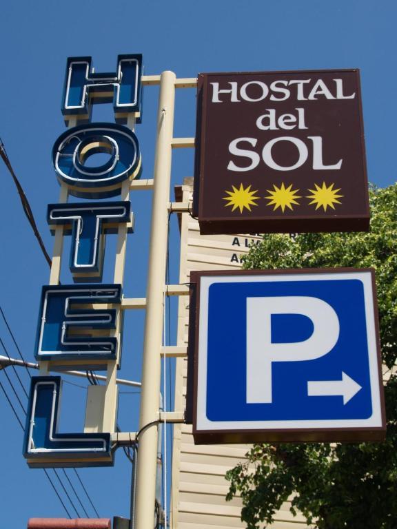 Hotel Hostal Del Sol Сан Фелиу де Гиксолс Екстериор снимка
